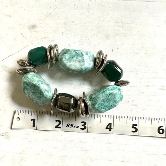 Silver tone green chunky stretchy beaded bracelet - Picture 4 of 6
